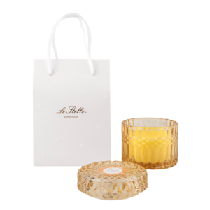 Candela color ambra profumata in vetro