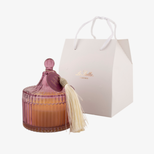 Candela profumata in vetro con nappa: profumazione violetta&amarena